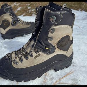 Mountaineering Boots
